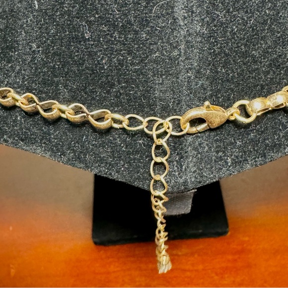 Necklace Metal Cut Out Shell Teardrop Collar Necklace - Picture 7 of 13